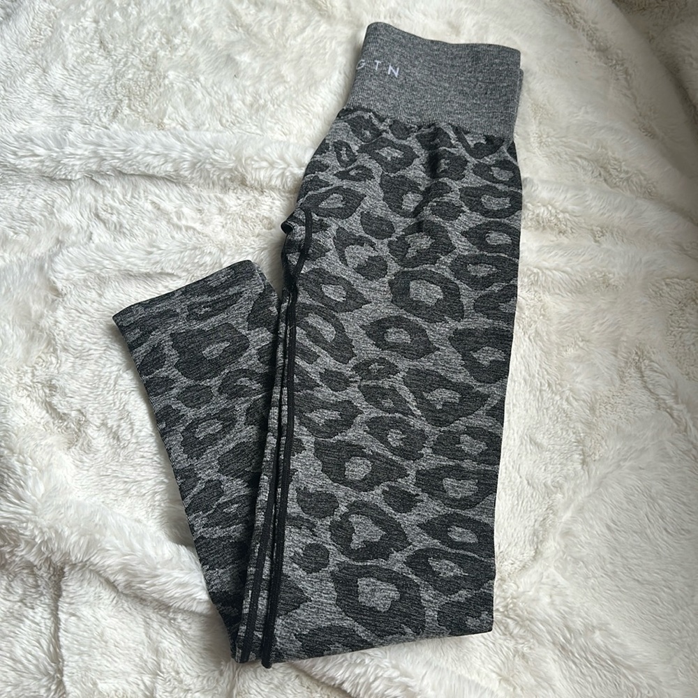 Nvgtn black leopard seamless leggings